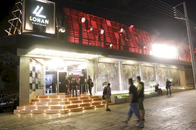 Lindsay Lohan do swoich gości: Zamknąć k***a mordy! (VIDEO) Lindsay Lohan do swoich gości: Zamknąć k***a mordy! (VIDEO)