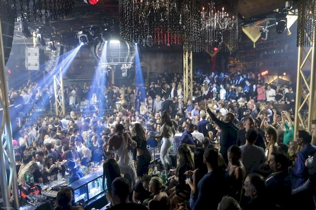 Lindsay Lohan do swoich gości: Zamknąć k***a mordy! (VIDEO) Lindsay Lohan do swoich gości: Zamknąć k***a mordy! (VIDEO)