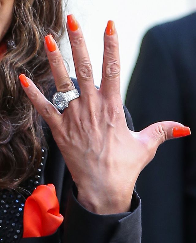 GIGANTYCZNY pierścionek zaręczynowy La Toi Jackson (FOTO)