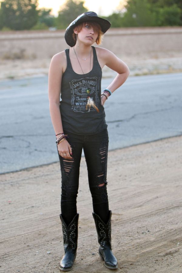 Paris Jackson niezadowolona z nowej fryzury? (FOTO)