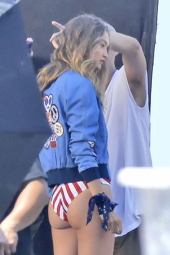 Gigi Hadid kusi swoją sylwetką w skąpym bikini (FOTO)
