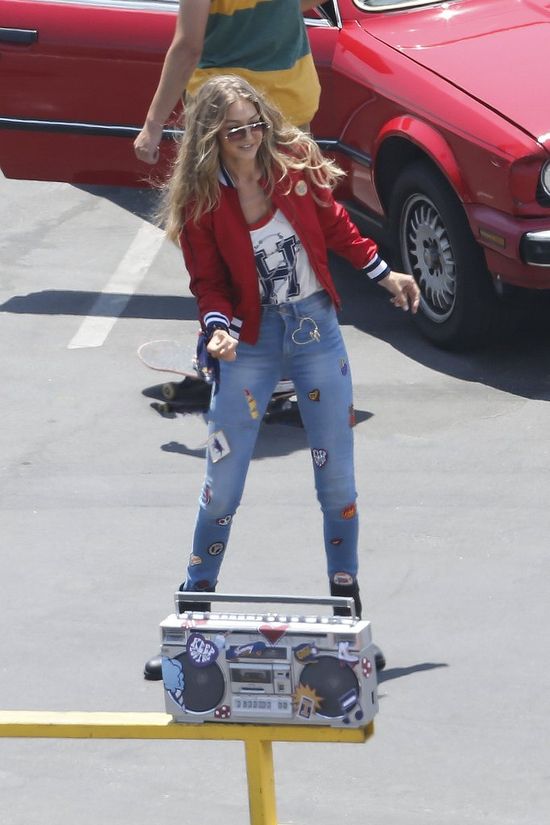 Gigi Hadid kusi swoją sylwetką w skąpym bikini (FOTO)