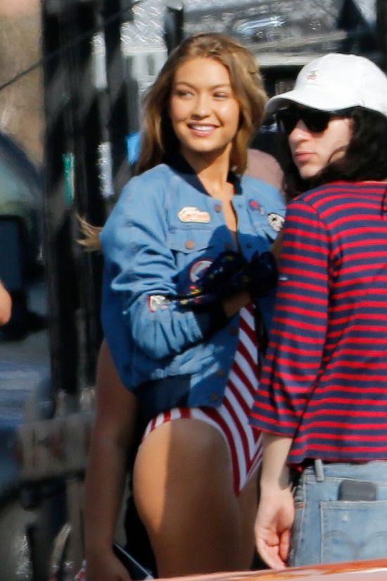 Gigi Hadid kusi swoją sylwetką w skąpym bikini (FOTO)