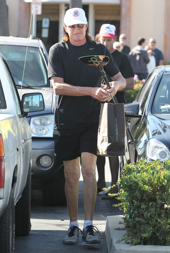 Bruce Jenner nosi długie, zadbane paznokcie (FOTO) Bruce Jenner nosi długie, zadbane paznokcie (FOTO)