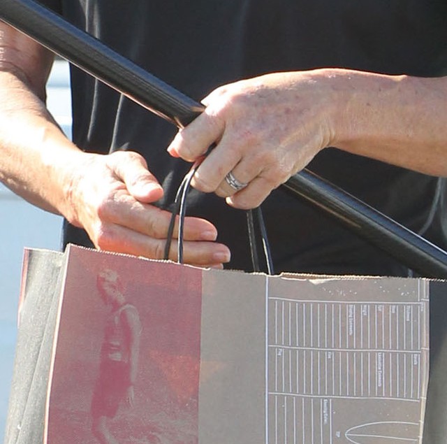 Bruce Jenner nosi długie, zadbane paznokcie (FOTO) Bruce Jenner nosi długie, zadbane paznokcie (FOTO)