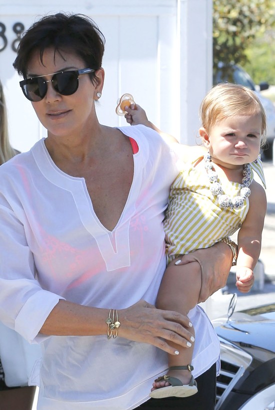 Kris Jenner zajmuje się wnuczką (FOTO)