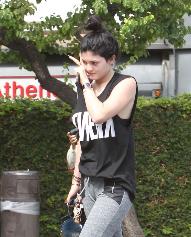 Kylie Jenner wstydzi się pokazać bez makijażu (FOTO)