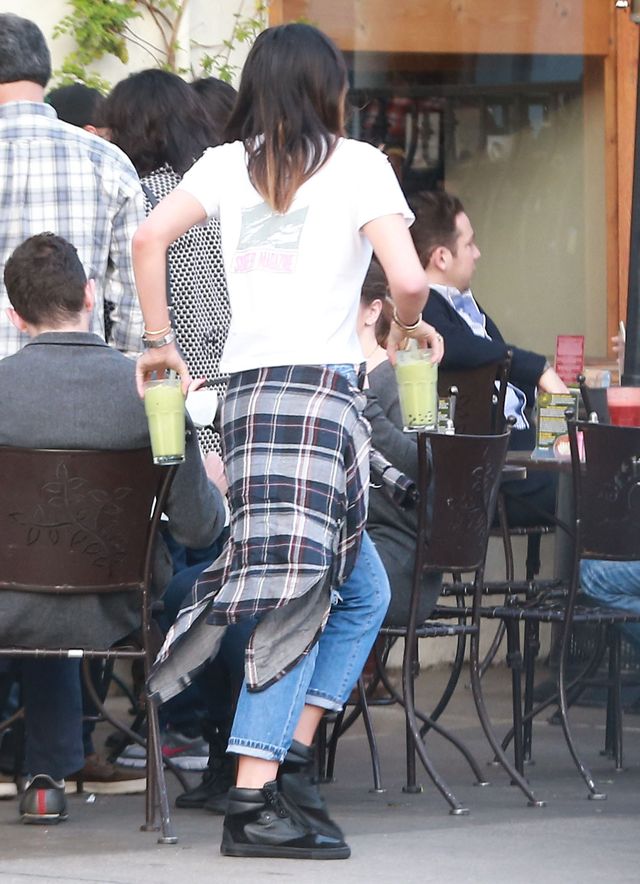 Kylie Jenner też lubi podarte dżinsy (FOTO)