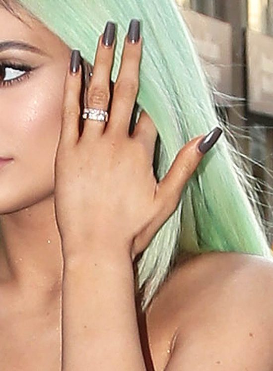 Kylie Jenner pokazała pierścionek zaręczynowy? (FOTO)