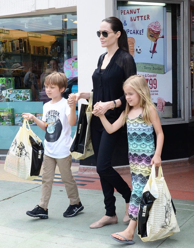 Vivienne i Knox Jolie-Pitt skończyli 7 lat (FOTO)