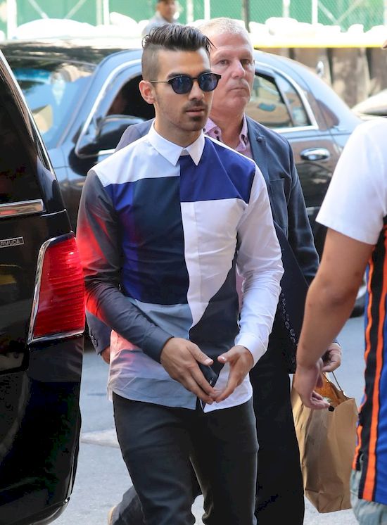 Sława przerosła Joe Jonasa. PIosenkarz nie dawał sobie z nią rady!