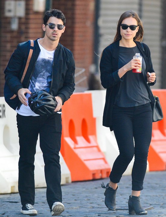 Joe Jonas chwali się swoją nową dziewczyną (FOTO)