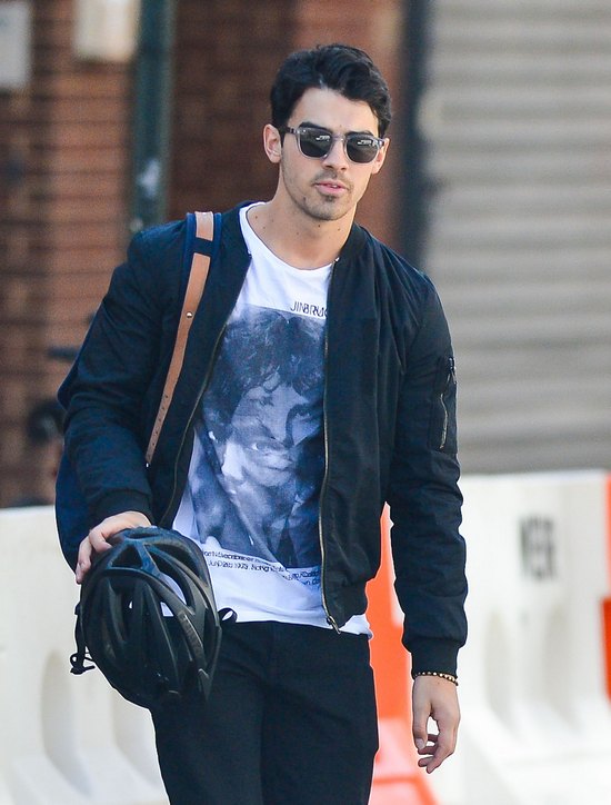 Joe Jonas chwali się swoją nową dziewczyną (FOTO)
