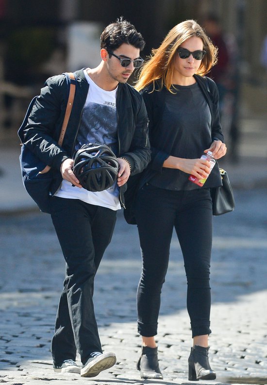 Joe Jonas chwali się swoją nową dziewczyną (FOTO)