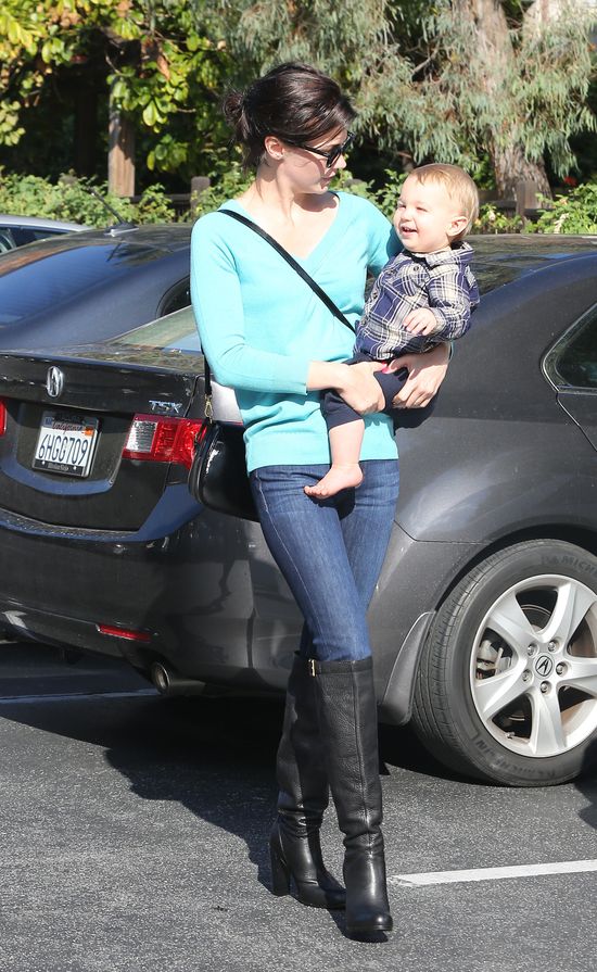 January Jones jest teraz brunetką! (FOTO)