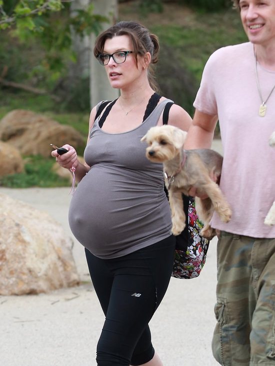 Ta gwiazda nie wstydzi się wielkiego ciążowego brzucha FOTO