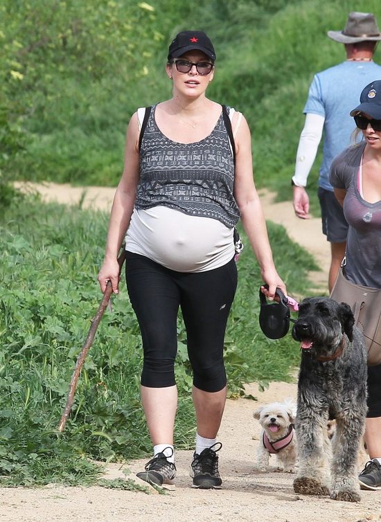 Ta gwiazda nie wstydzi się wielkiego ciążowego brzucha FOTO