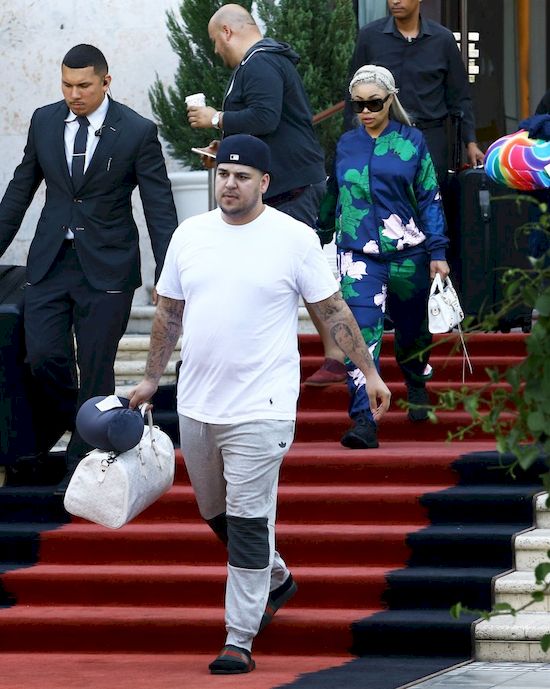 Kim oraz Khloe Kardashian błagają Roba i Blac Chynę o nazwanie córeczki...