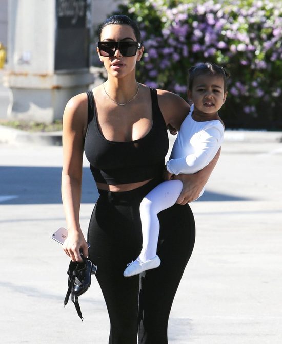 Kim Kardashian znów jest brunetką (FOTO)