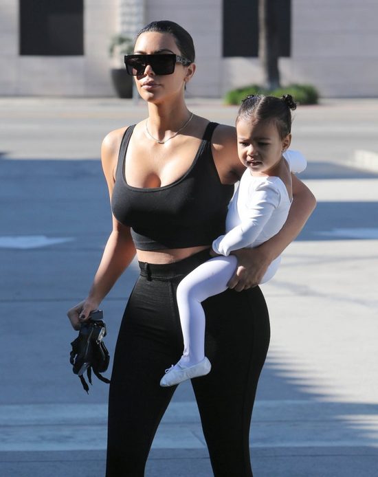 Kim Kardashian znów jest brunetką (FOTO)