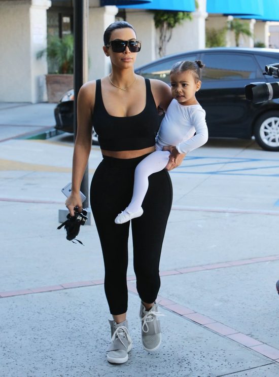 Kim Kardashian znów jest brunetką (FOTO)