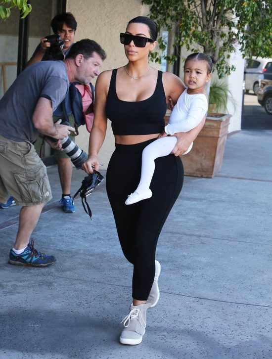 Kim Kardashian znów jest brunetką (FOTO)