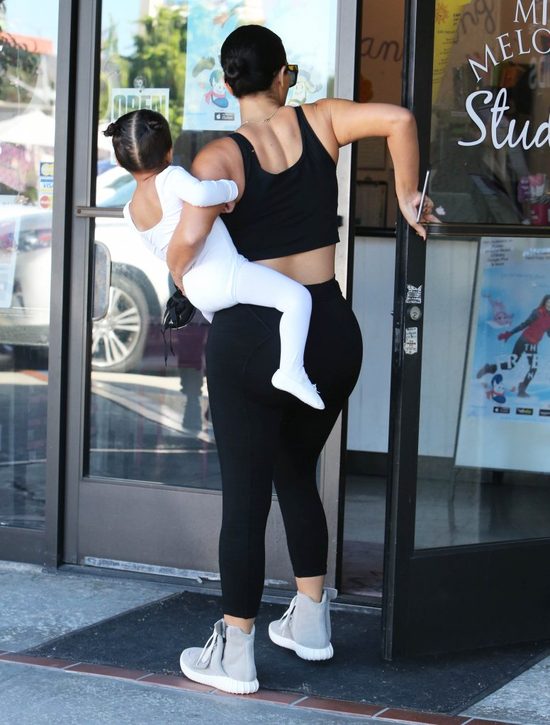 Kim Kardashian znów jest brunetką (FOTO)