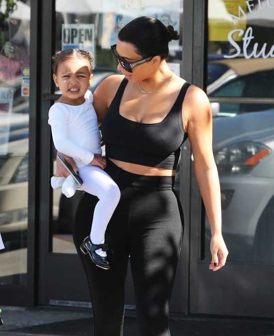 Kim Kardashian znów jest brunetką (FOTO)