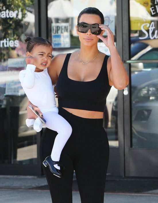 Kim Kardashian znów jest brunetką (FOTO)