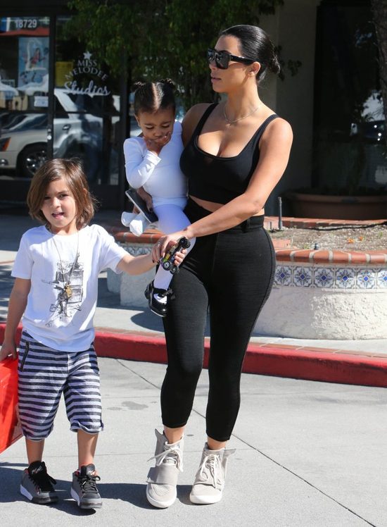 Kim Kardashian znów jest brunetką (FOTO)