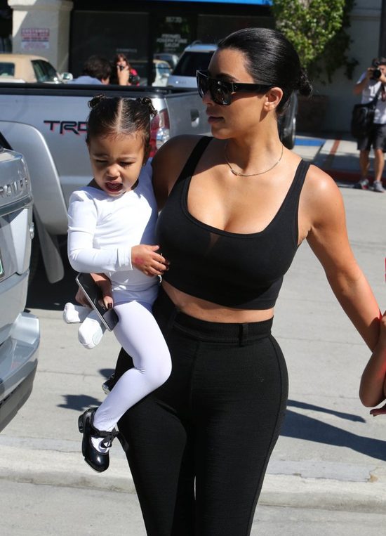 Kim Kardashian znów jest brunetką (FOTO)