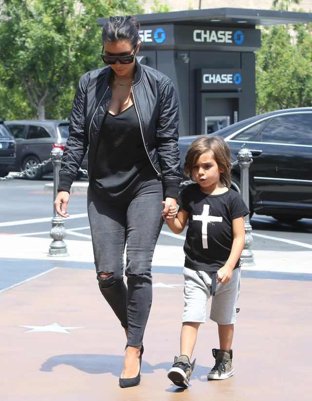 Kim Kardashian tym razem w roli dobrej cioci (FOTO)