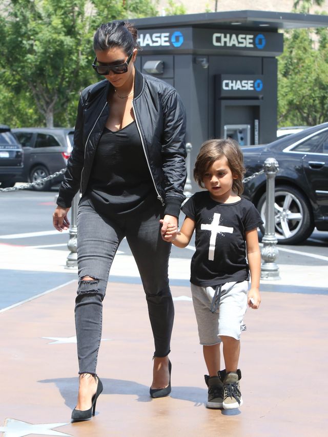 Kim Kardashian tym razem w roli dobrej cioci (FOTO)