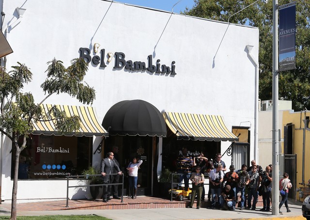 Kim Kardashian i siostry zrobiły cyrk przed sklepem (FOTO)