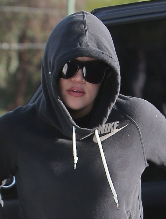 Khloe Kardashian w dresie i… pełnym makijażu (FOTO) Khloe Kardashian w dresie i… pełnym makijażu (FOTO)