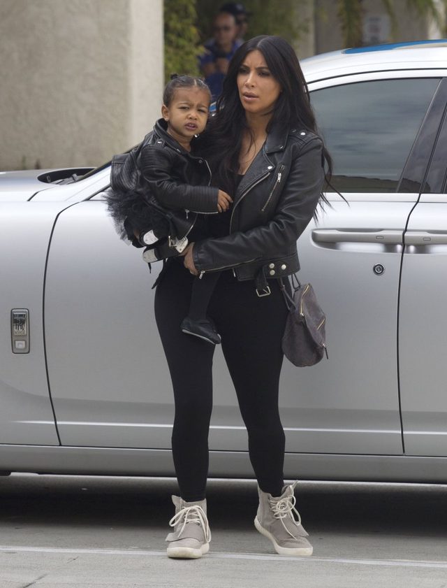 North West i Penelope Disick idą na lekcję baletu DUŻO ZDJĘĆ North West i Penelope Disick idą na lekcję baletu DUŻO ZDJĘĆ