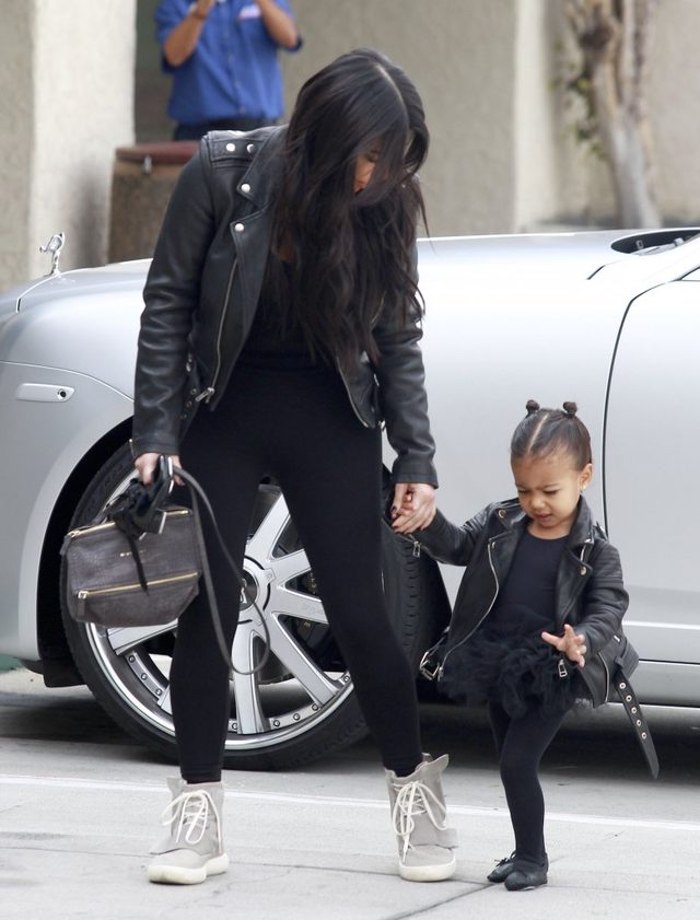 North West i Penelope Disick idą na lekcję baletu DUŻO ZDJĘĆ North West i Penelope Disick idą na lekcję baletu DUŻO ZDJĘĆ