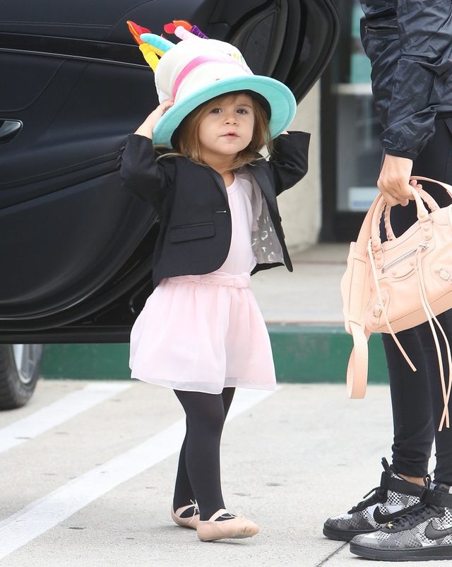 North West i Penelope Disick idą na lekcję baletu DUŻO ZDJĘĆ North West i Penelope Disick idą na lekcję baletu DUŻO ZDJĘĆ