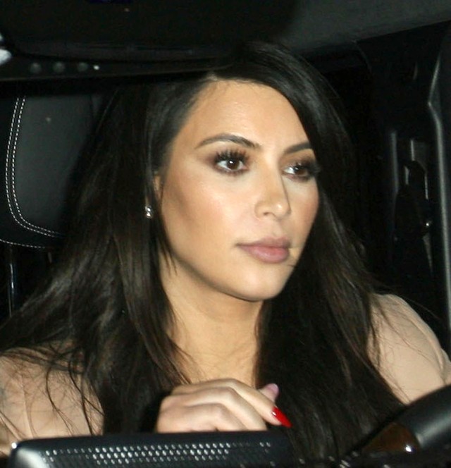 Kim Kardashian na kolacji z koleżanką (FOTO)