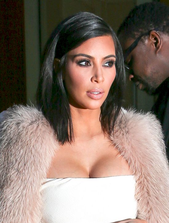 Kim Kardashian UCZCZONA przez... Pornub! 