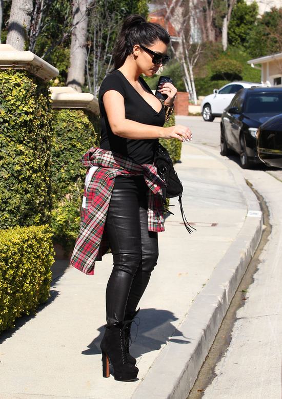 Kim Kardashian seksowna w ciąży (FOTO) Kim Kardashian seksowna w ciąży (FOTO)