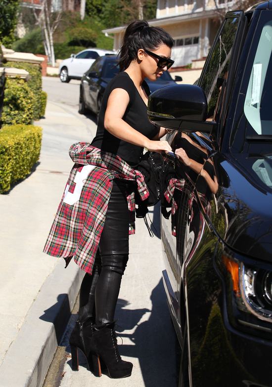 Kim Kardashian seksowna w ciąży (FOTO) Kim Kardashian seksowna w ciąży (FOTO)