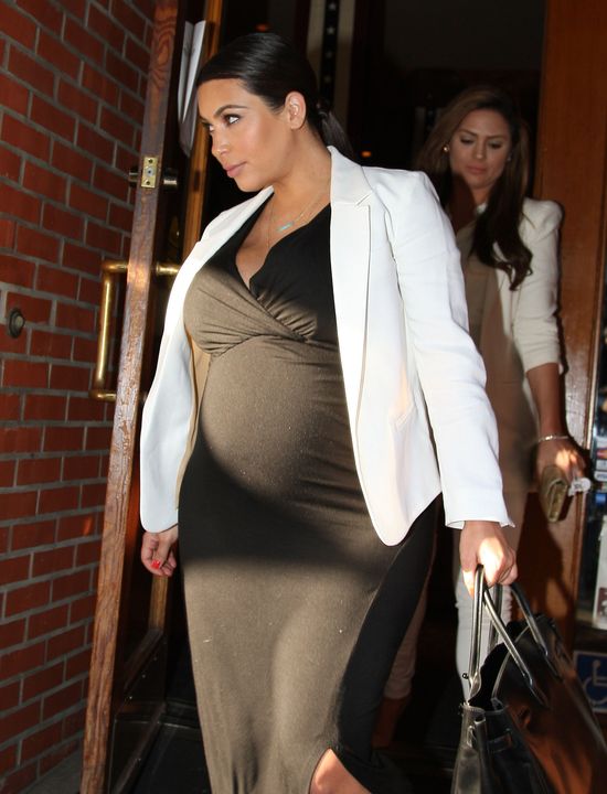 Kim Kardashian na obiedzie z przyjaciółmi (FOTO)