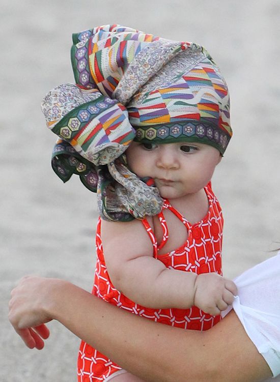 Kourtney Kardashian z córeczką Penelope na plaży (FOTO)