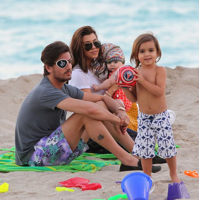 Kourtney Kardashian z córeczką Penelope na plaży (FOTO)