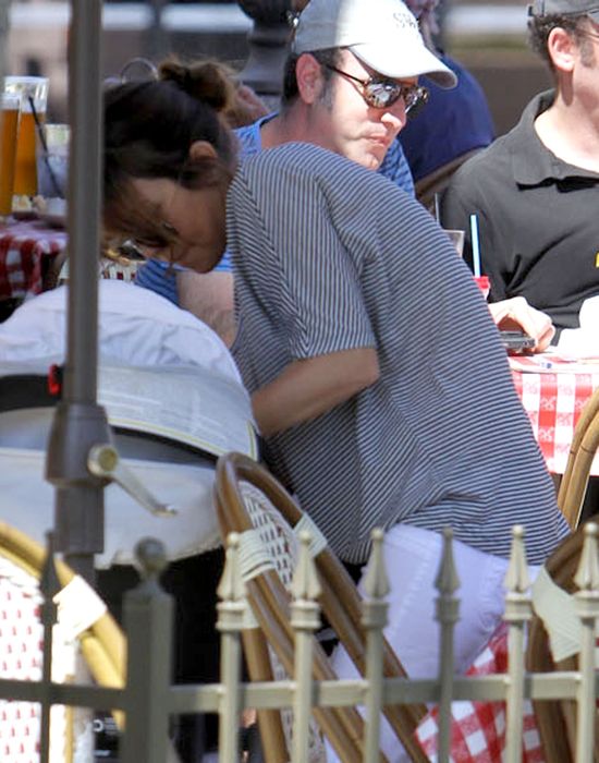 Rodzina Kourtney Kardashian wybrała obiad na mieście (FOTO)