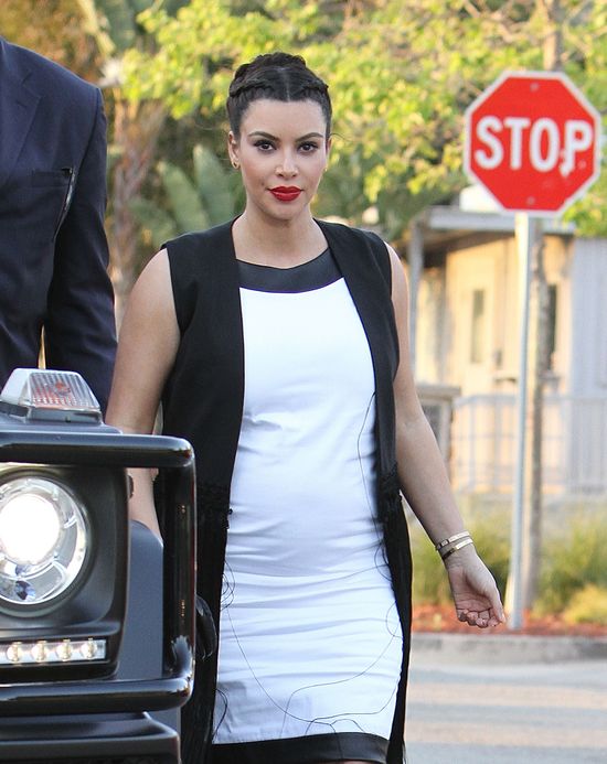 Klan Kardashianów na urodzinach jednej z sióstr (FOTO) Klan Kardashianów na urodzinach jednej z sióstr (FOTO)