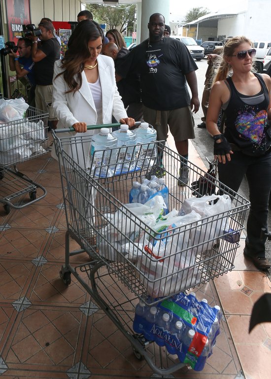 Zobaczcie, co Kim Kardashian kupuje w markecie (FOTO)
