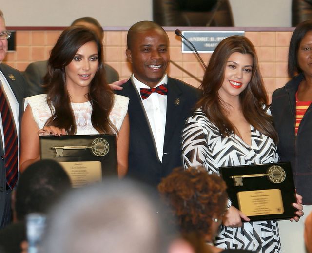 Kardashianki dostały klucze do Północnego Miami (FOTO) Kardashianki dostały klucze do Północnego Miami (FOTO)