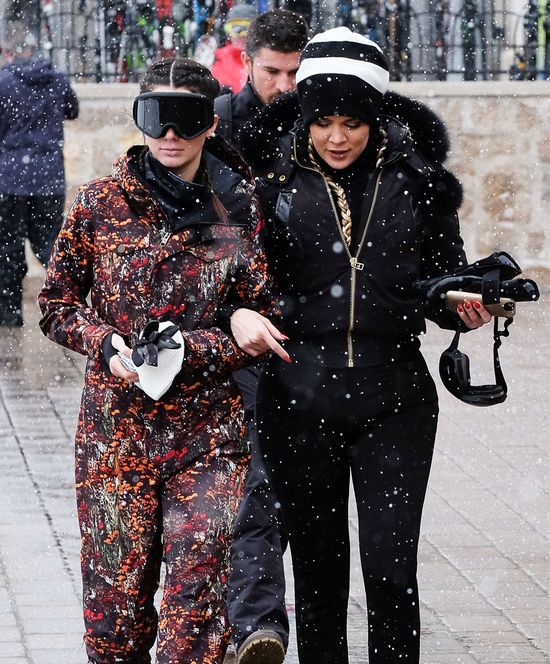 Zastanawiająca reakcja Kendall Jenner i Khloe Kardashian na oświadczyny brata